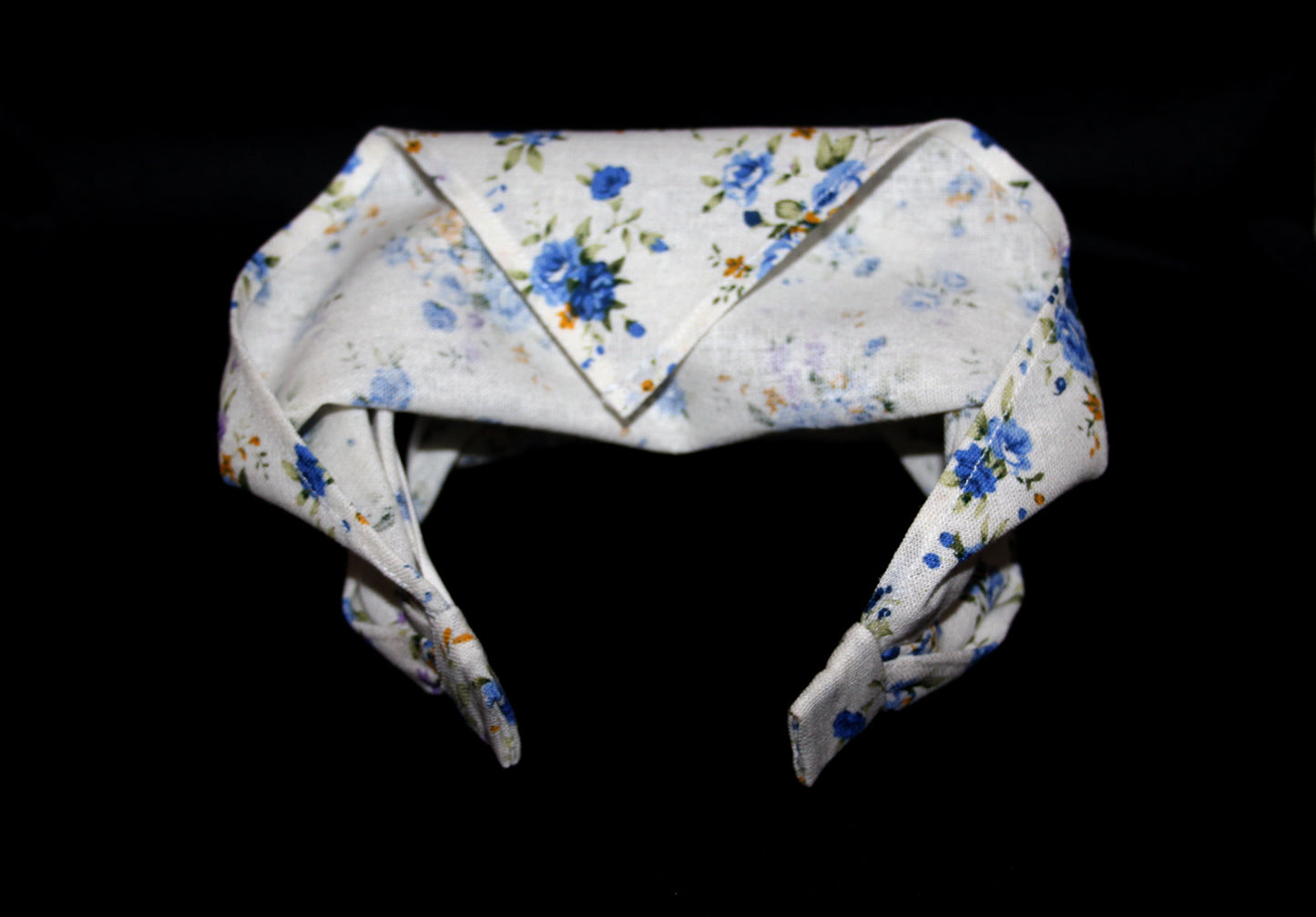 Triangle bandana headband Off White & Blue Rose linen head kerchief Retro summer bandana