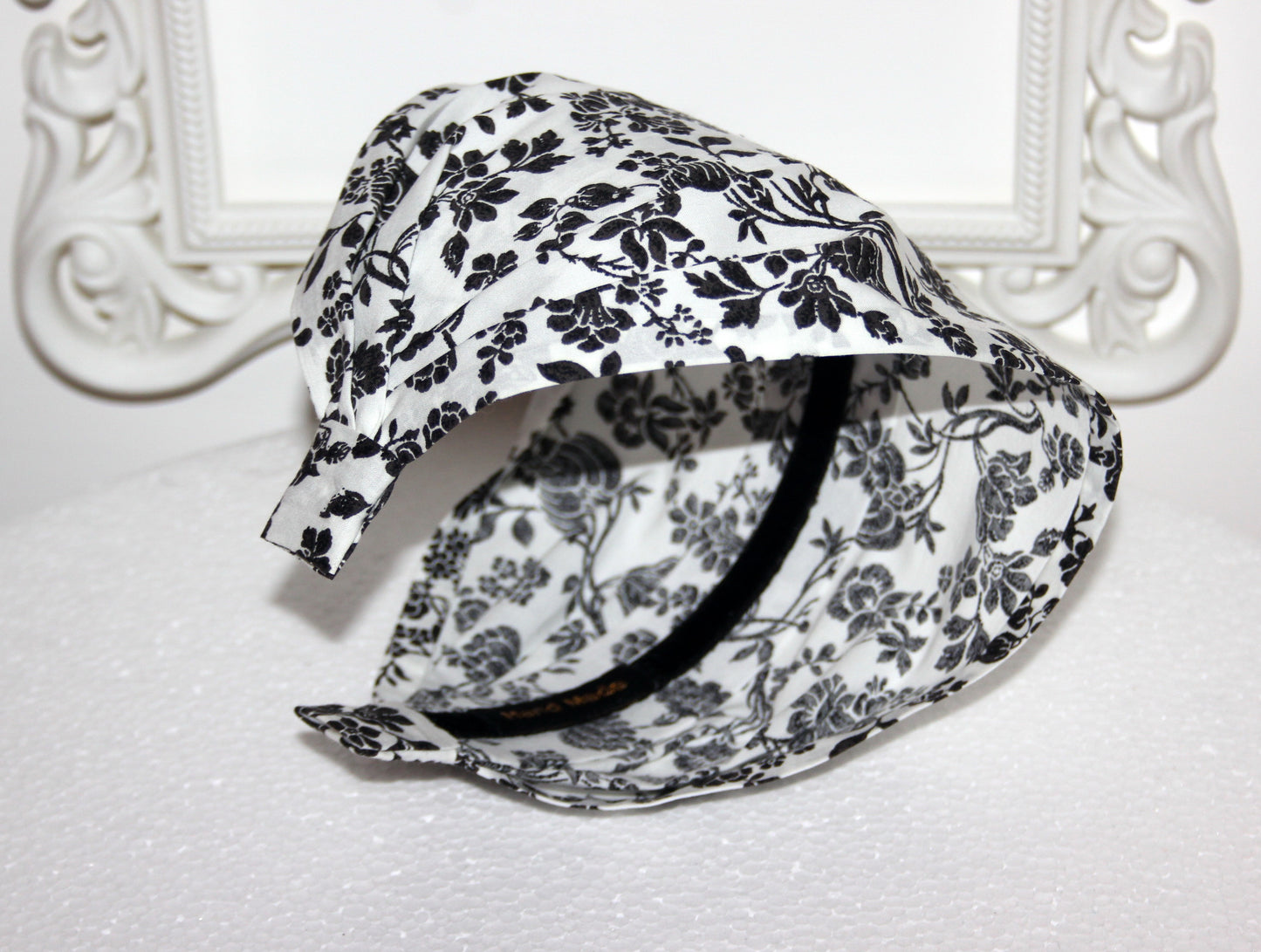 Batiste Bandana Headband White & Black flower print hairband scarf, Extra wide structured no slip headband for women